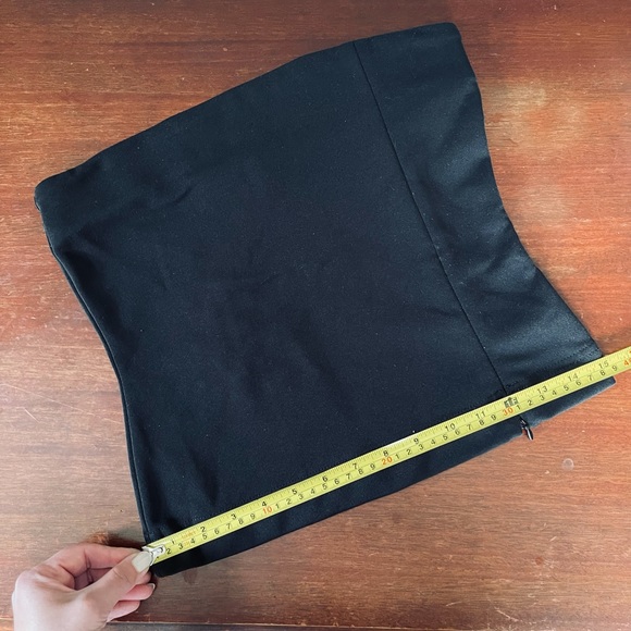 RARE | Crop Top with Back Accent Embroidery - Picture 6 of 14